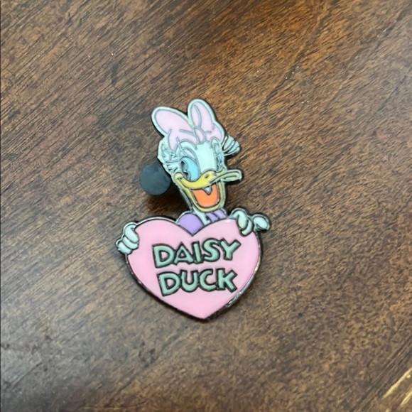 Daisy Duck Pink Heart Pin - Picture 1 of 2